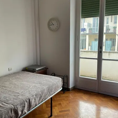 Grande Camera Nel Centro Di *